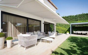 Property slide 32