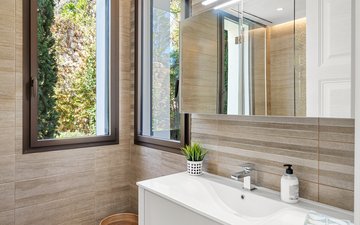 Property slide 16
