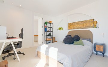 Property slide 25