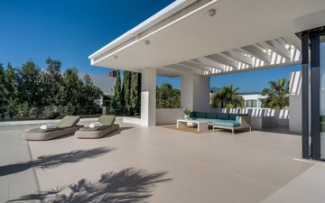 Property slide 32