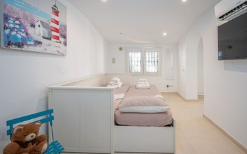 Property slide 25