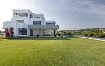 Property slide 32