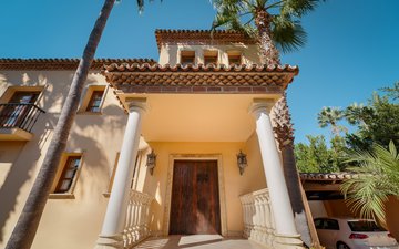 Property slide 32