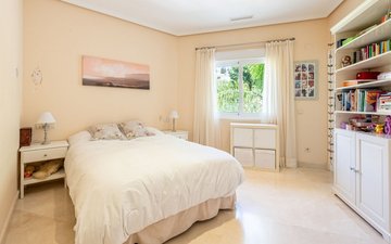 Property slide 32