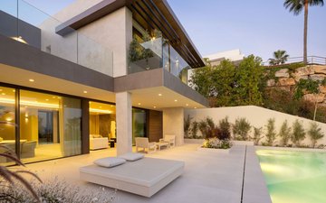 Property slide 32