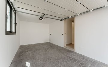 Property slide 32