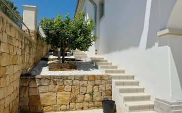 Property slide 32