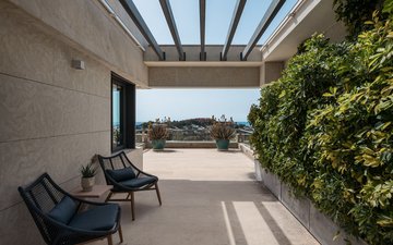 Property slide 32