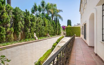 Property slide 32
