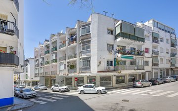 Property slide 32