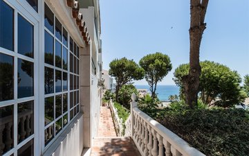 Property slide 25