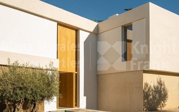 Property slide 32