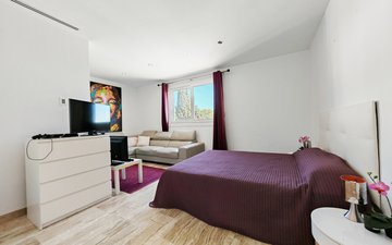 Property slide 19