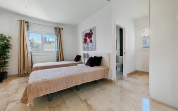 Property slide 24