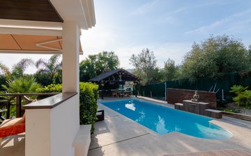 Property slide 32