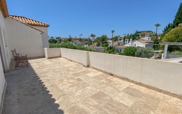 Property slide 32