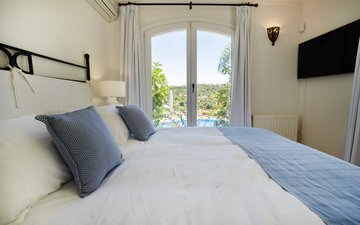 Property slide 21