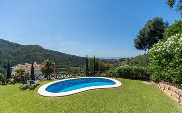 Property slide 44