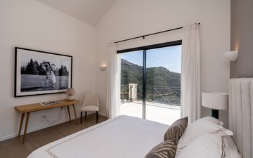 Property slide 32