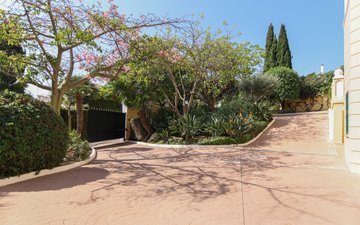 Property slide 44