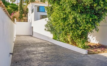 Property slide 32