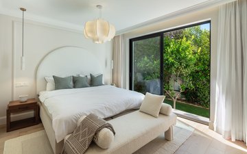 Property slide 32