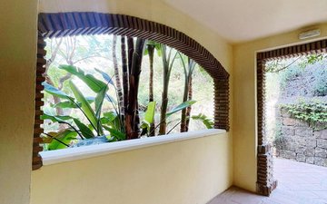 Property slide 10