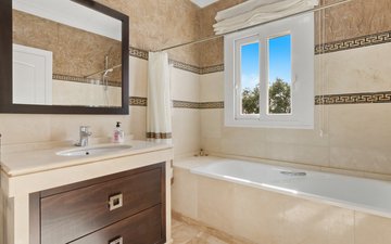Property slide 32