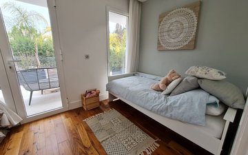 Property slide 32