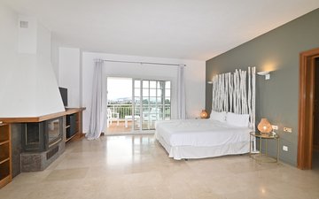 Property slide 32