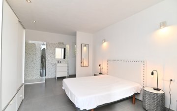 Property slide 44