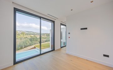 Property slide 32
