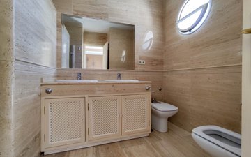 Property slide 32
