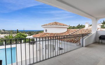 Property slide 32