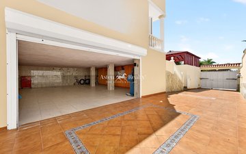 Property slide 40