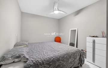 Property slide 32