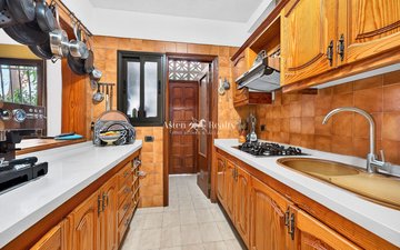 Property slide 10