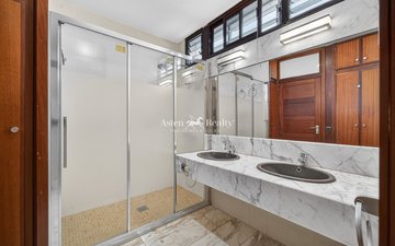 Property slide 32