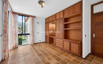 Property slide 40