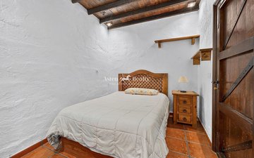 Property slide 32