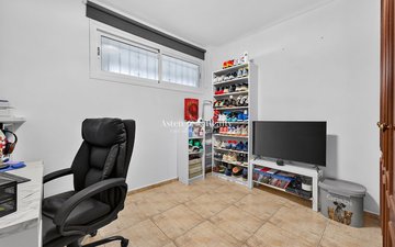 Property slide 10