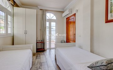 Property slide 10
