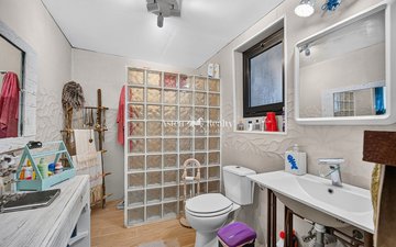 Property slide 10