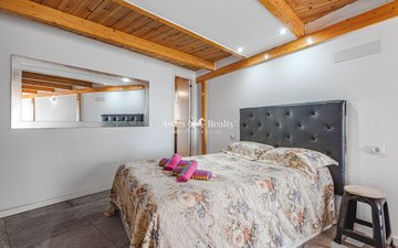 Property slide 32