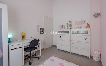 Property slide 18