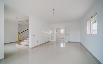 Property slide 32