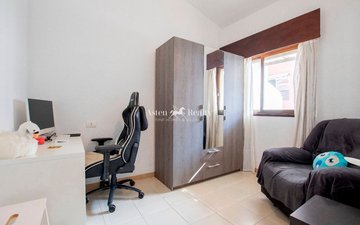 Property slide 24