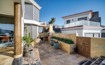 Property slide 32