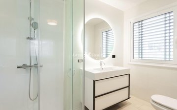 Property slide 32