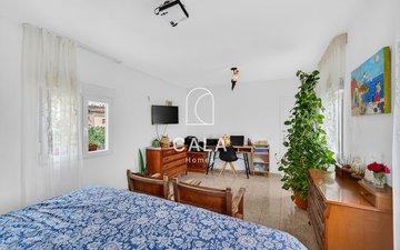 Property slide 32